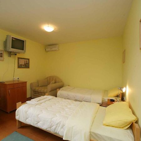 סרמסקי קרלובצ'י Villa Belilo 69 מראה חיצוני תמונה